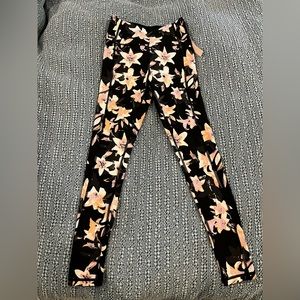 NWT Victoria Secrets limited edition leggings